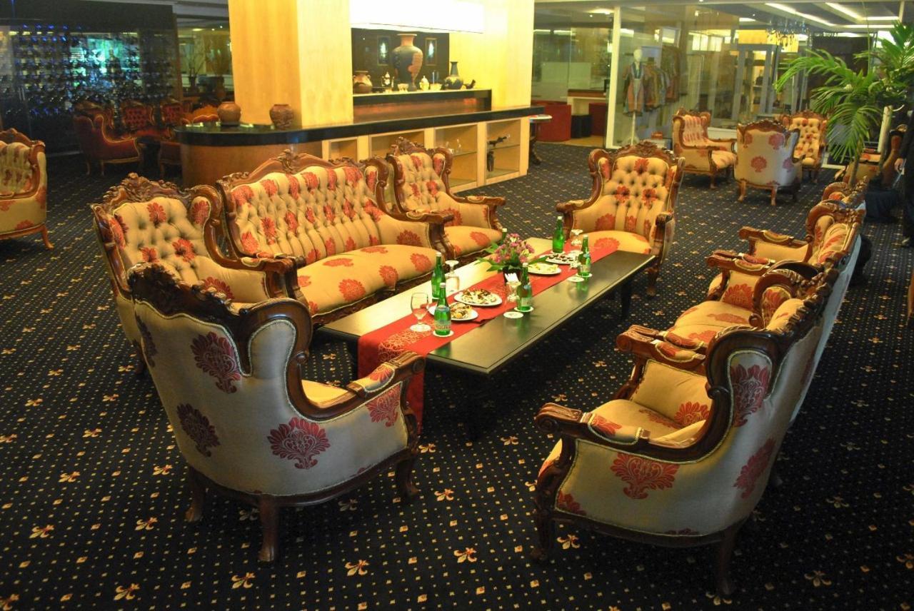 Bumi Senyiur Hotel Samarinda Exterior photo