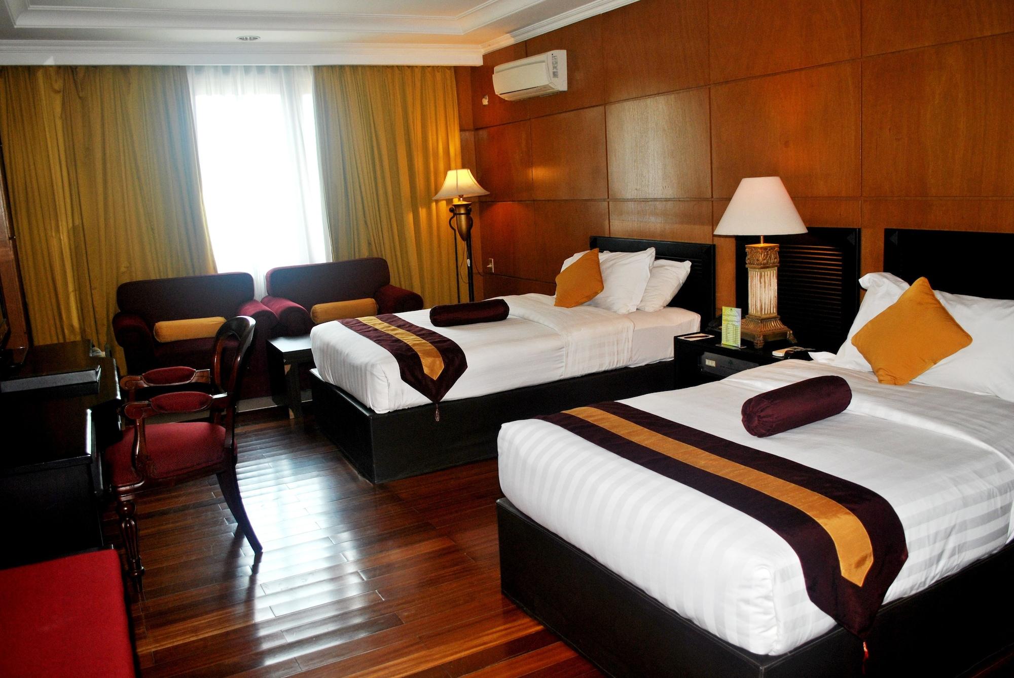 Bumi Senyiur Hotel Samarinda Exterior photo