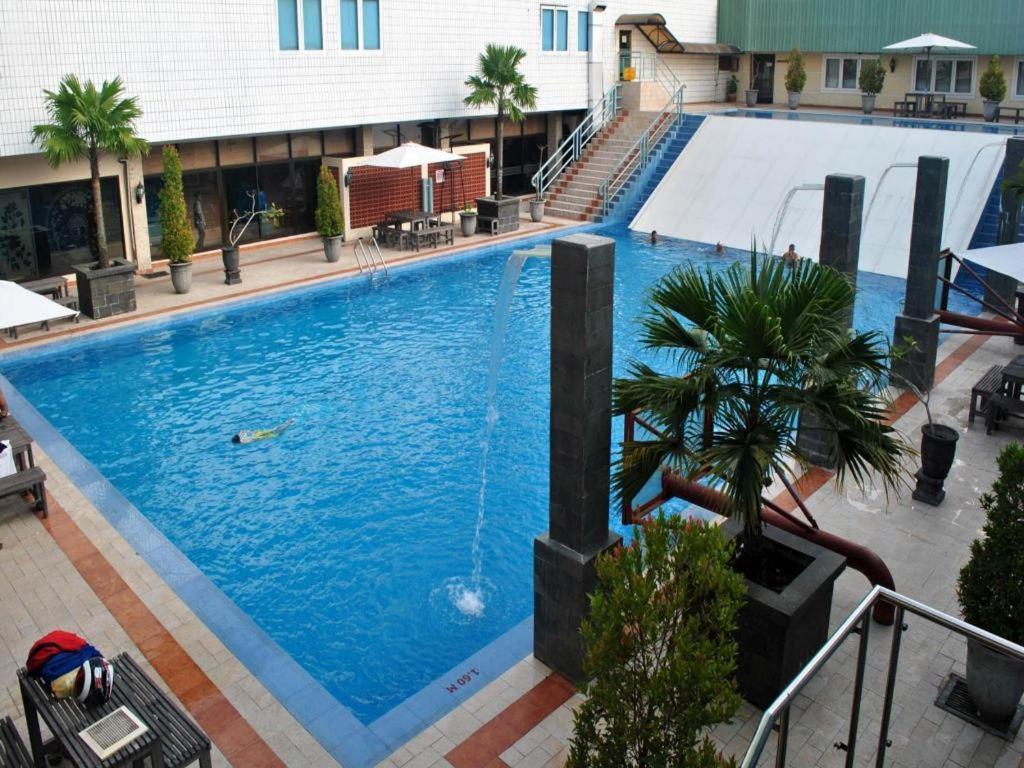 Bumi Senyiur Hotel Samarinda Exterior photo